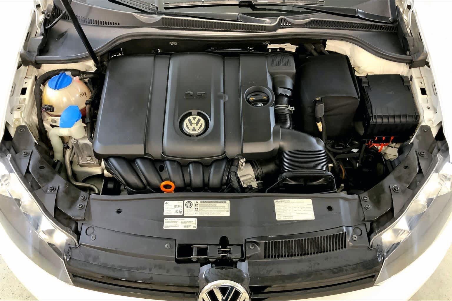 Used 2013 Volkswagen Golf 4-Door FWD image 30