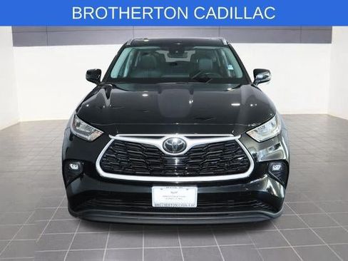 Used 2020 Toyota Highlander XLE AWD/4WD image 10