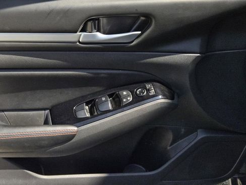 Used 2025 Nissan Altima 2.5 SR image 15