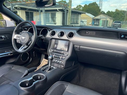 Used 2020 Ford Mustang Premium image 18