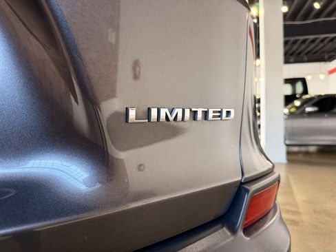 Used 2019 Jeep Cherokee Limited image 8