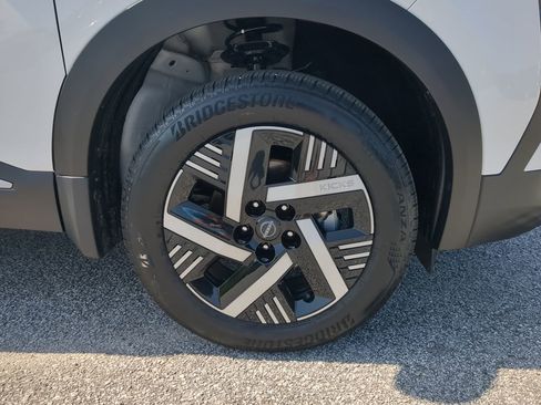 Used 2026 Nissan Kicks SV image 9