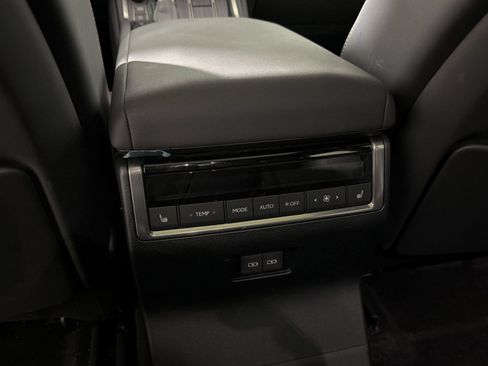 Used 2025 Lexus GX 550 w/ Accessory Package (2T) AWD/4WD image 31