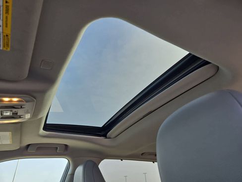 Used 2021 Toyota Highlander XLE image 18