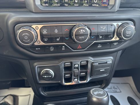 Used 2023 Jeep Wrangler Unlimited Sahara image 24