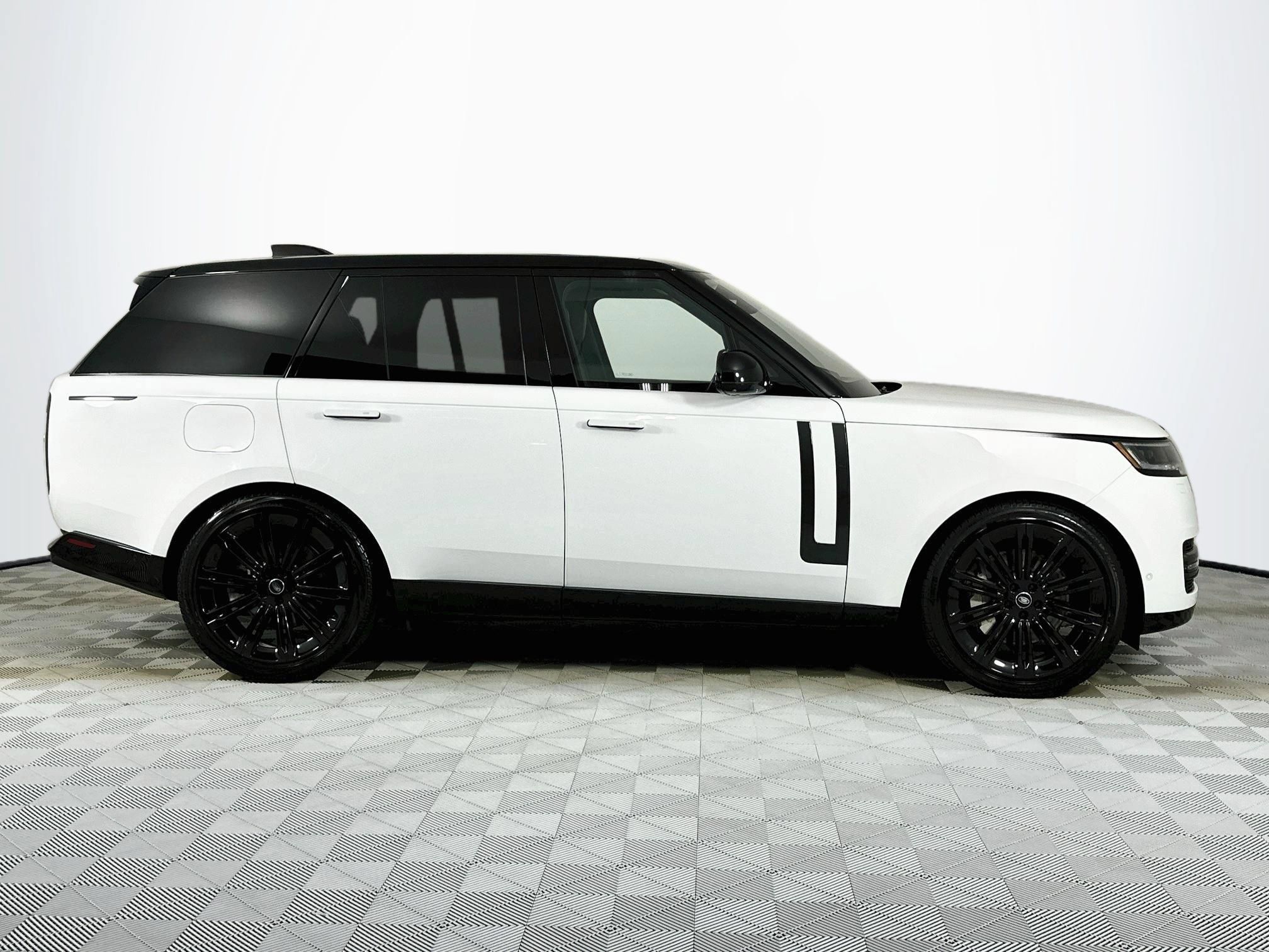 Used 2023 Land Rover Range Rover SE AWD/4WD image 4
