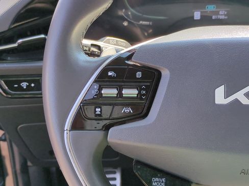 Used 2023 Kia Niro EX Touring image 18