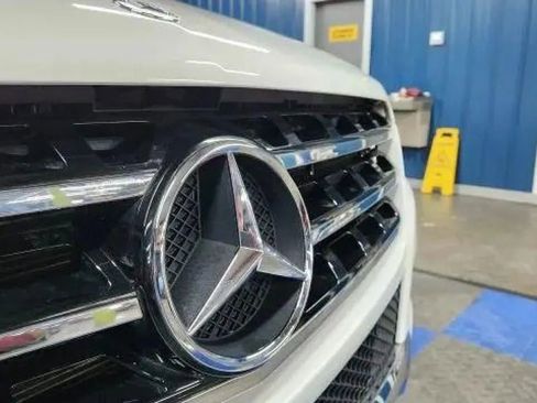 Used 2015 Mercedes-Benz ML 350 ML 350 4MATIC Sport Utility 4D w/ Premium 1 Package image 44