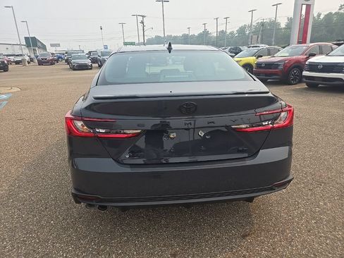 Used 2025 Toyota Camry SE AWD/4WD image 6