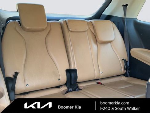 Used 2024 Kia Carnival LX FWD image 13