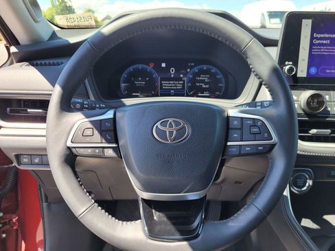 Used 2025 Toyota Grand Highlander AWD image 34