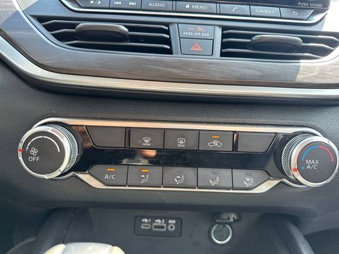 Used 2025 Nissan Altima 2.5 SV image 17