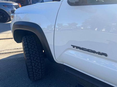 Used 2021 Toyota Tacoma TRD Off-Road image 7