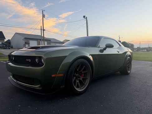 Used 2019 Dodge Challenger SRT Hellcat w/ Widebody Package RWD image 2