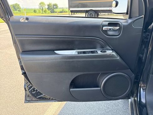 Used 2017 Jeep Compass High Altitude AWD/4WD image 21