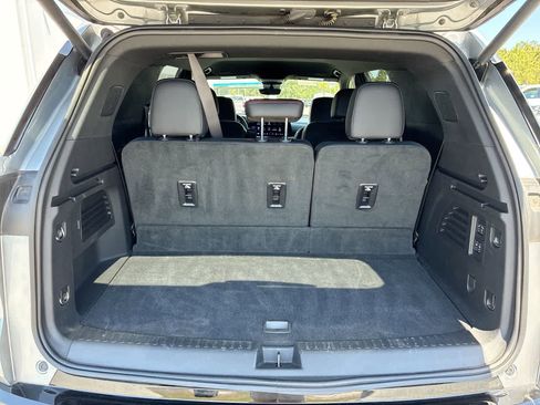 Used 2025 Chevrolet Traverse RS image 26