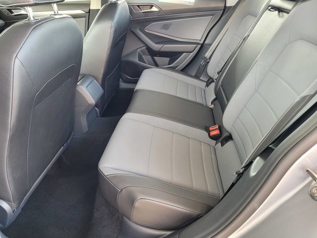 Used 2025 Volkswagen Jetta SE FWD image 15