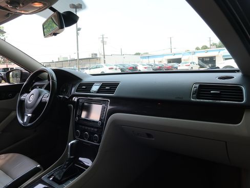 Used 2014 Volkswagen Passat TDI SEL Premium FWD image 27