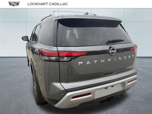Used 2024 Nissan Pathfinder Platinum image 11