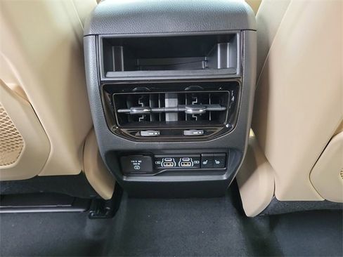 New 2025 Jeep Grand Cherokee Limited image 10