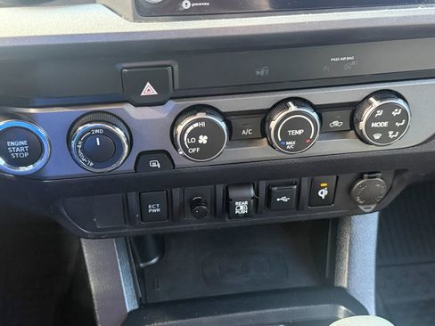 Used 2020 Toyota Tacoma TRD Off-Road image 23