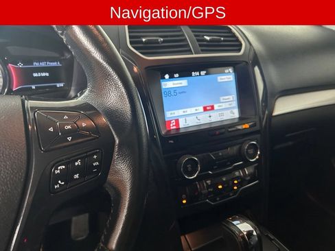 Used 2017 Ford Explorer XLT w/ Equipment Group 202A AWD/4WD image 3