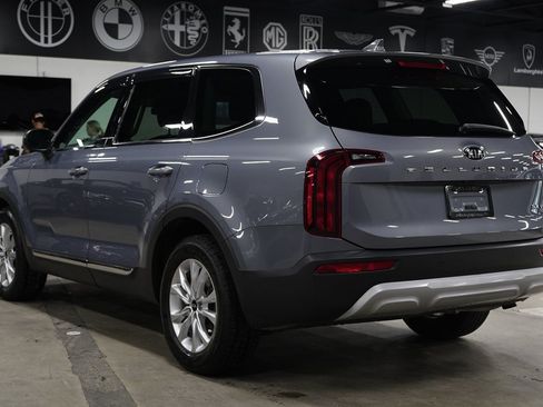 Used 2021 Kia Telluride LX FWD image 3