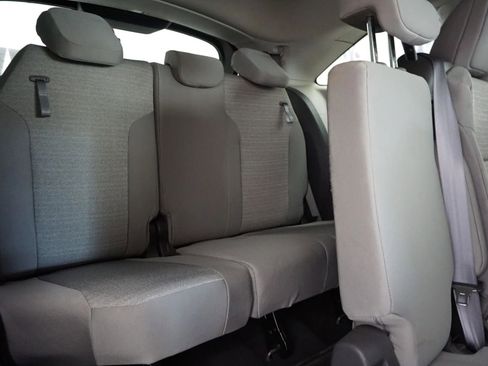 Used 2022 Toyota Sienna LE image 21