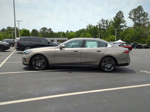 Certified 2026 BMW 530i xDrive w/ Premium Package image 7