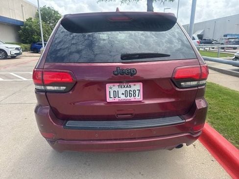 Used 2018 Jeep Grand Cherokee Altitude image 4