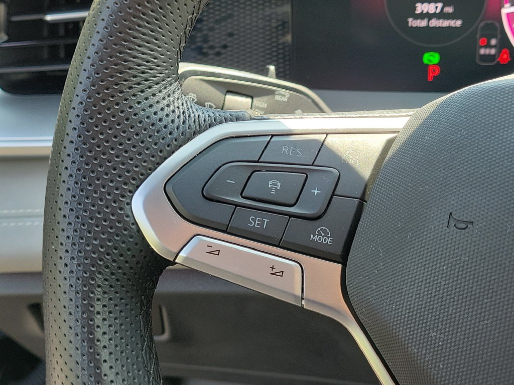 Certified 2026 Volkswagen Tiguan SE R-Line FWD image 28