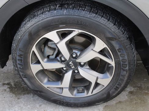 Used 2020 Kia Sportage LX image 11