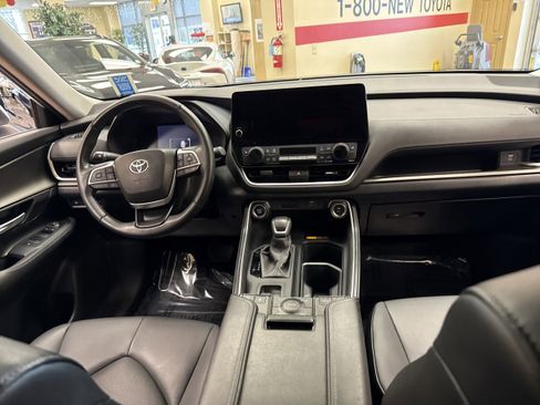 Certified 2024 Toyota Grand Highlander XLE image 23
