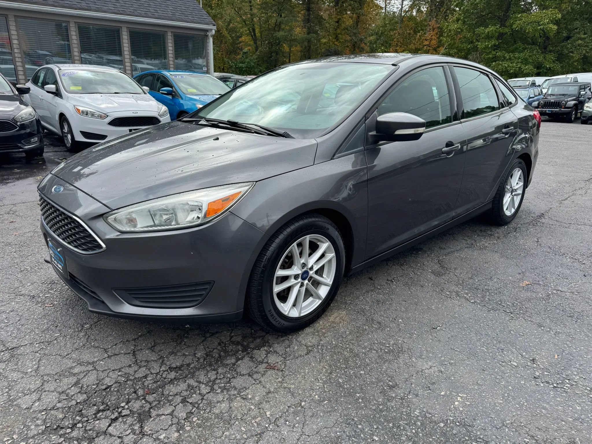 Used 2015 Ford Focus SE w/ SE Cold Weather Package FWD image 3