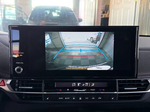 Used 2025 Toyota Sienna XSE AWD/4WD image 26