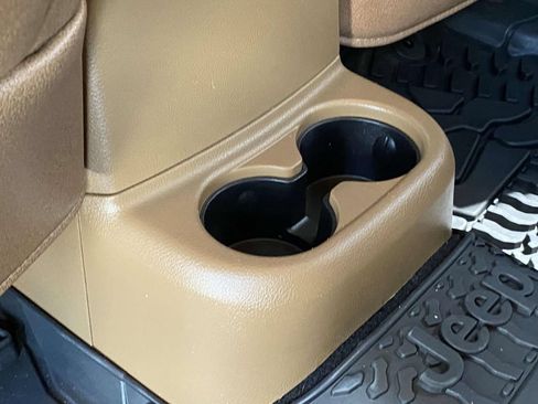 Used 2016 Jeep Wrangler Unlimited Sahara w/ Connectivity Group AWD/4WD image 15