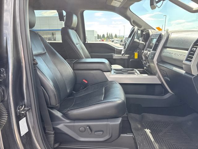 Used 2020 Ford F350 Lariat w/ Chrome Package AWD/4WD image 23