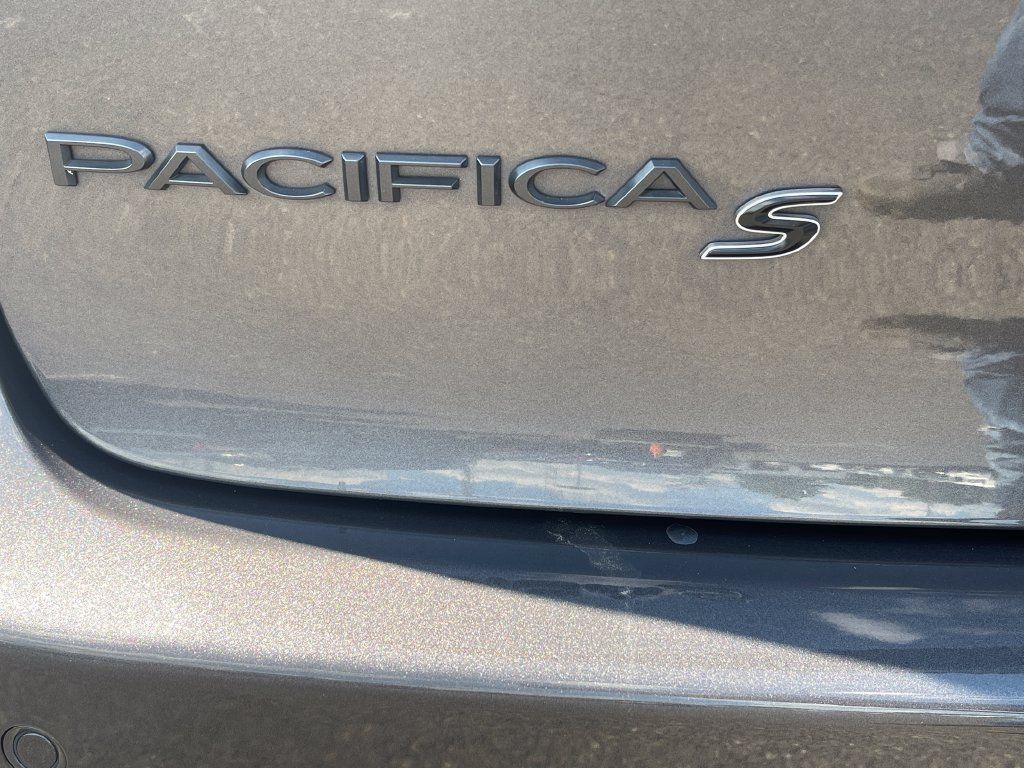 Used 2022 Chrysler Pacifica Limited w/ S Appearance Package FWD image 26