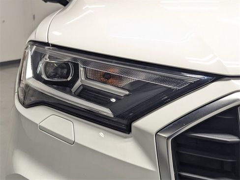 Used 2023 Audi Q7 2.0T Premium Plus w/ Premium Plus Package image 31