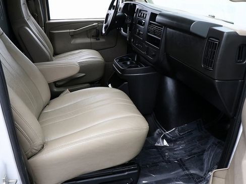 Certified 2023 GMC Savana 2500 Extended w/ Driver Convenience Package image 25