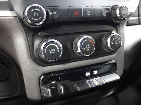 Used 2024 RAM 2500 Big Horn AWD/4WD image 16