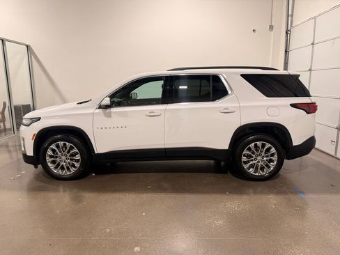 Used 2023 Chevrolet Traverse LT image 8