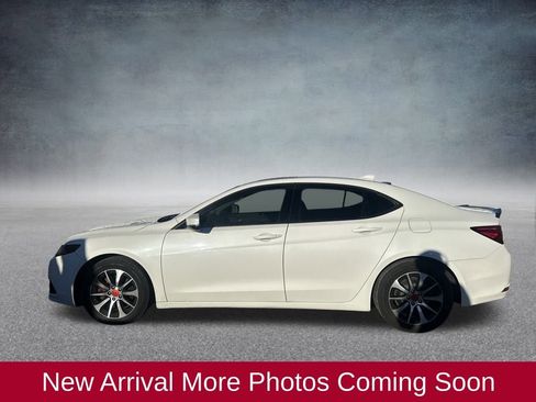 Used 2017 Acura TLX image 2