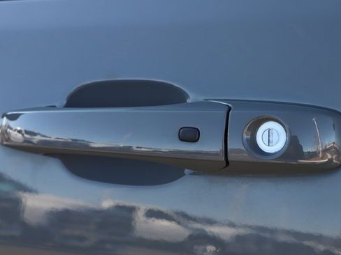 Used 2022 Jeep Grand Cherokee Laredo X image 10