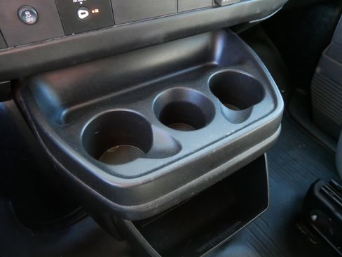Used 2017 Chevrolet Express 2500 RWD image 28