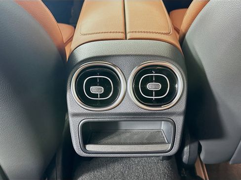 Used 2026 Mercedes-Benz C 300 4MATIC Sedan image 34