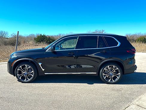 New 2026 BMW X5 xDrive50e w/ Premium Package AWD/4WD image 5