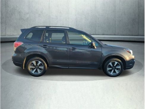 Used 2017 Subaru Forester 2.5i Premium image 7