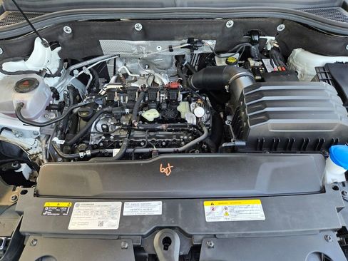 Used 2024 Volkswagen Atlas Peak Edition SE image 36