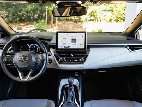 Used 2025 Toyota Corolla SE w/ SE Premium Package FWD image 12